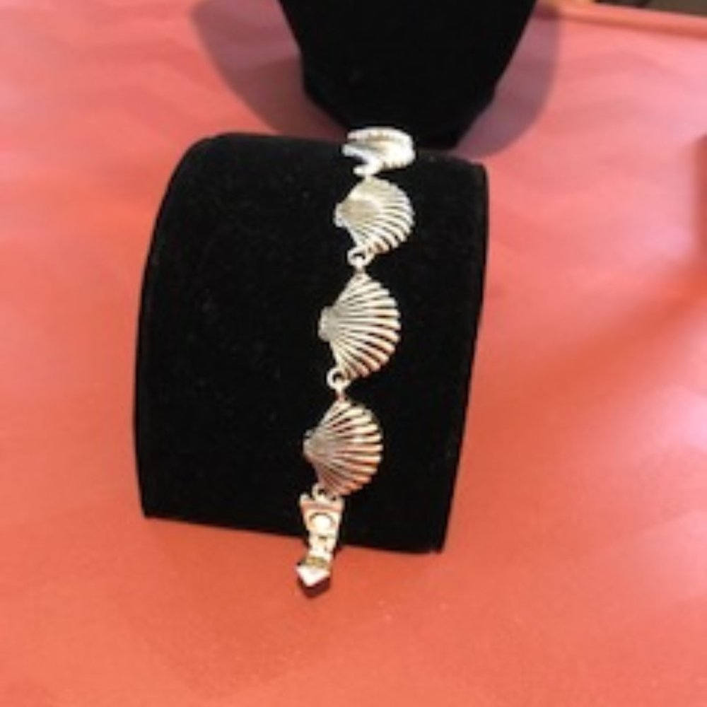 Silvertone Shell Bracelet - image 6